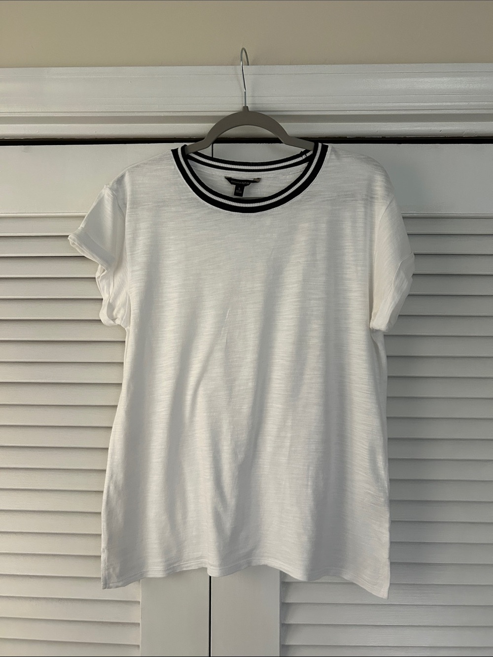 Banana Republic White Short-Sleeve Tee with Black-Trim Crewneck